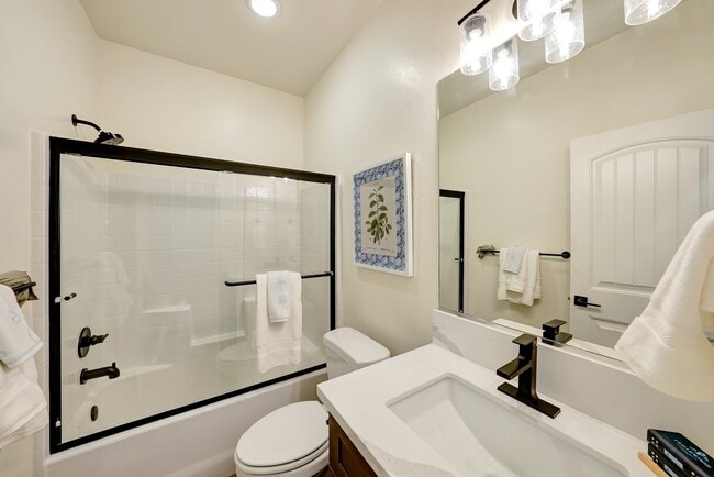 Building Photo - 143 N Un St