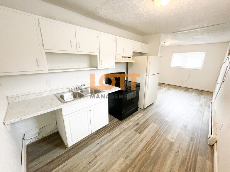 Building Photo - 10 Montis Dr