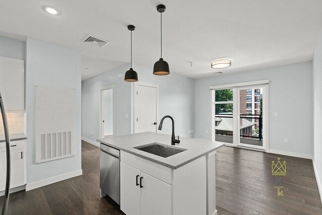 Building Photo - 54 Auburn St