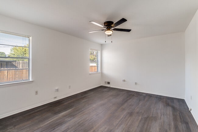 Building Photo - 15825 El Estado Dr