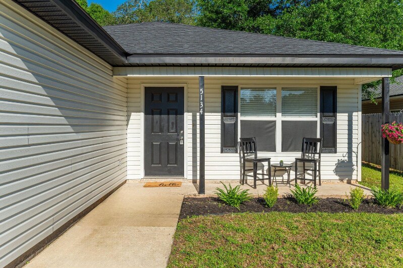 Building Photo - 5134 Lake Dr