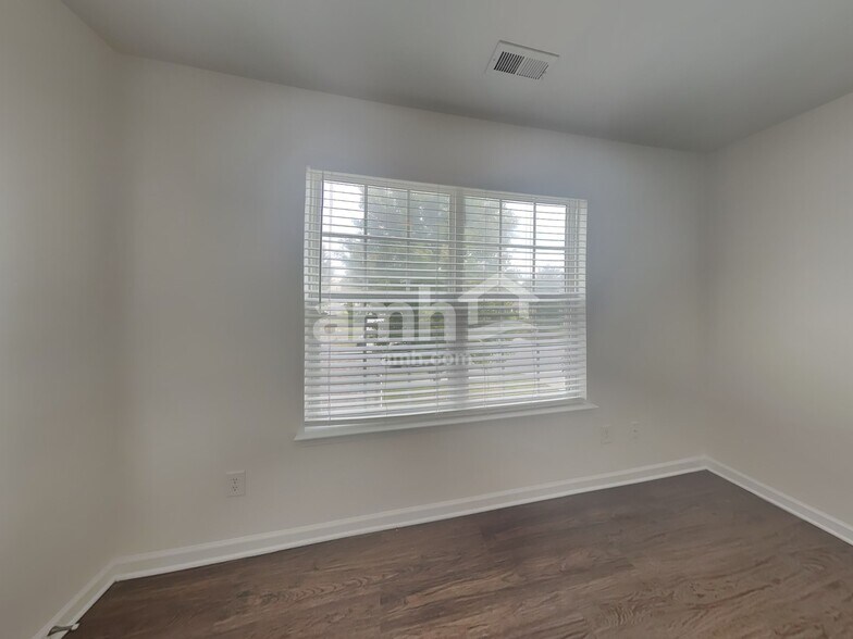 Building Photo - 6137 Kilchurn Dr