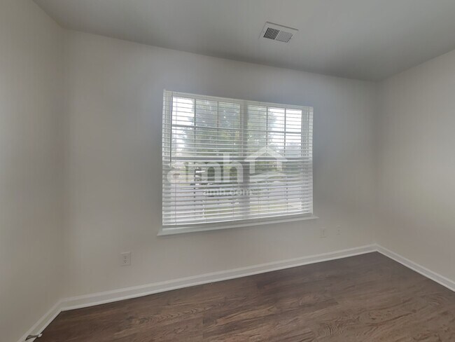 Building Photo - 6137 Kilchurn Dr