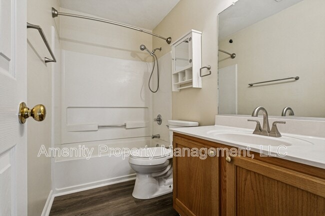 Building Photo - 979 Holbrook Dr