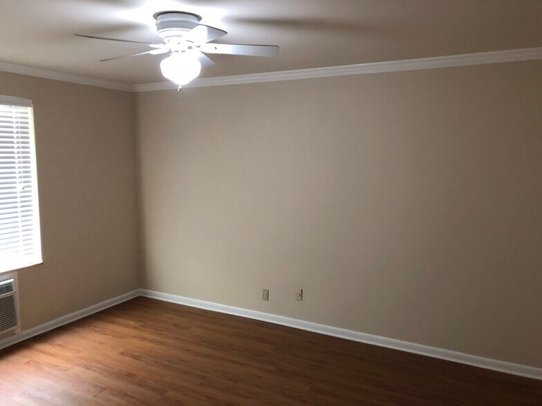 Building Photo - 2601 Hillsboro Pike