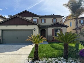 Building Photo - Hollister-Beautifully Updated 4BD/3BA Home with Garden Backyard in Prime Hollister Location