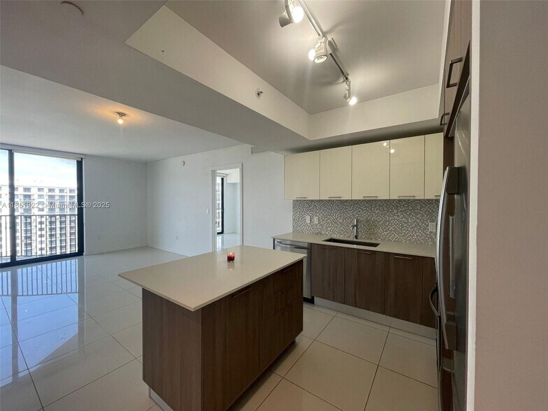 Building Photo - 5252 NW 85th Ave