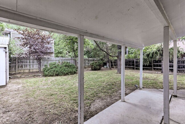 Building Photo - Students Welcome! 3 Bed / 1.5 Bath Ranch Near CSU – Large Fenced Yard | Pets Welcome | Flexible L...