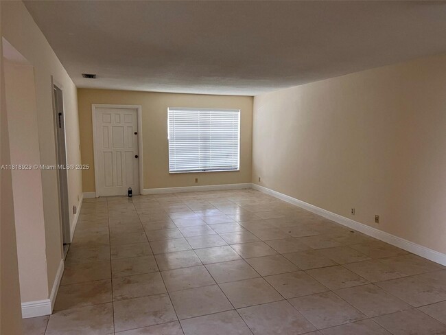 Building Photo - 1376 NW 93rd Ter