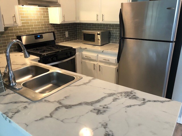 Building Photo - 11244 Morrison Ave