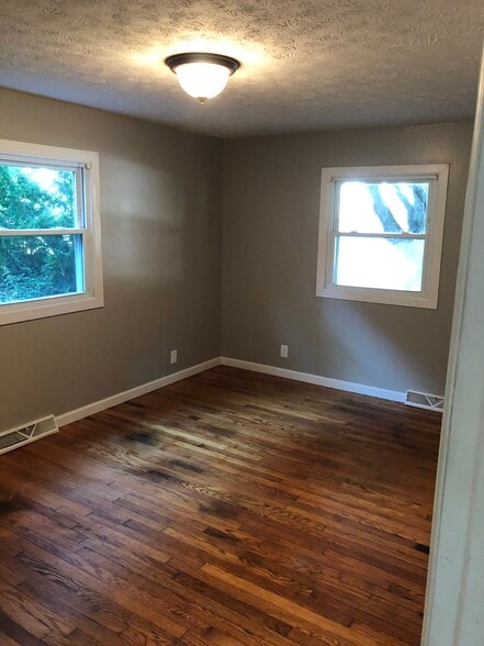 Bedroom 1 - 1534 Lake St