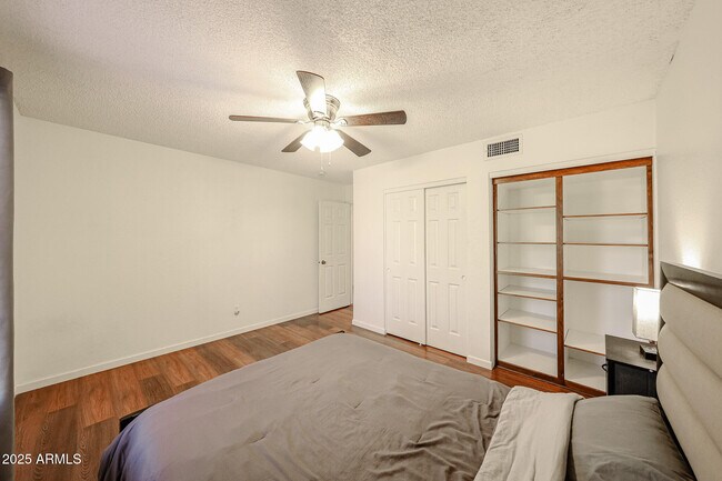 Building Photo - 5440 W Beryl Ave