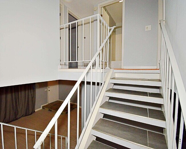 Building Photo - "Chic 3-Bed Condo Oasis in Prime Palm Spri...