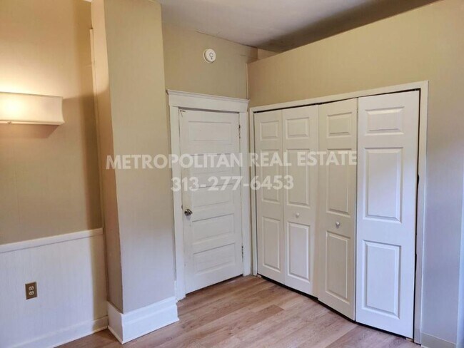 Building Photo - 205 Cedar St