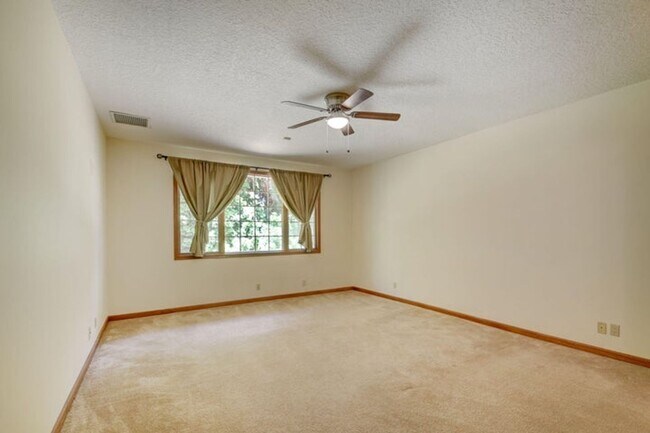 Building Photo - 9033 Winding Woods Dr