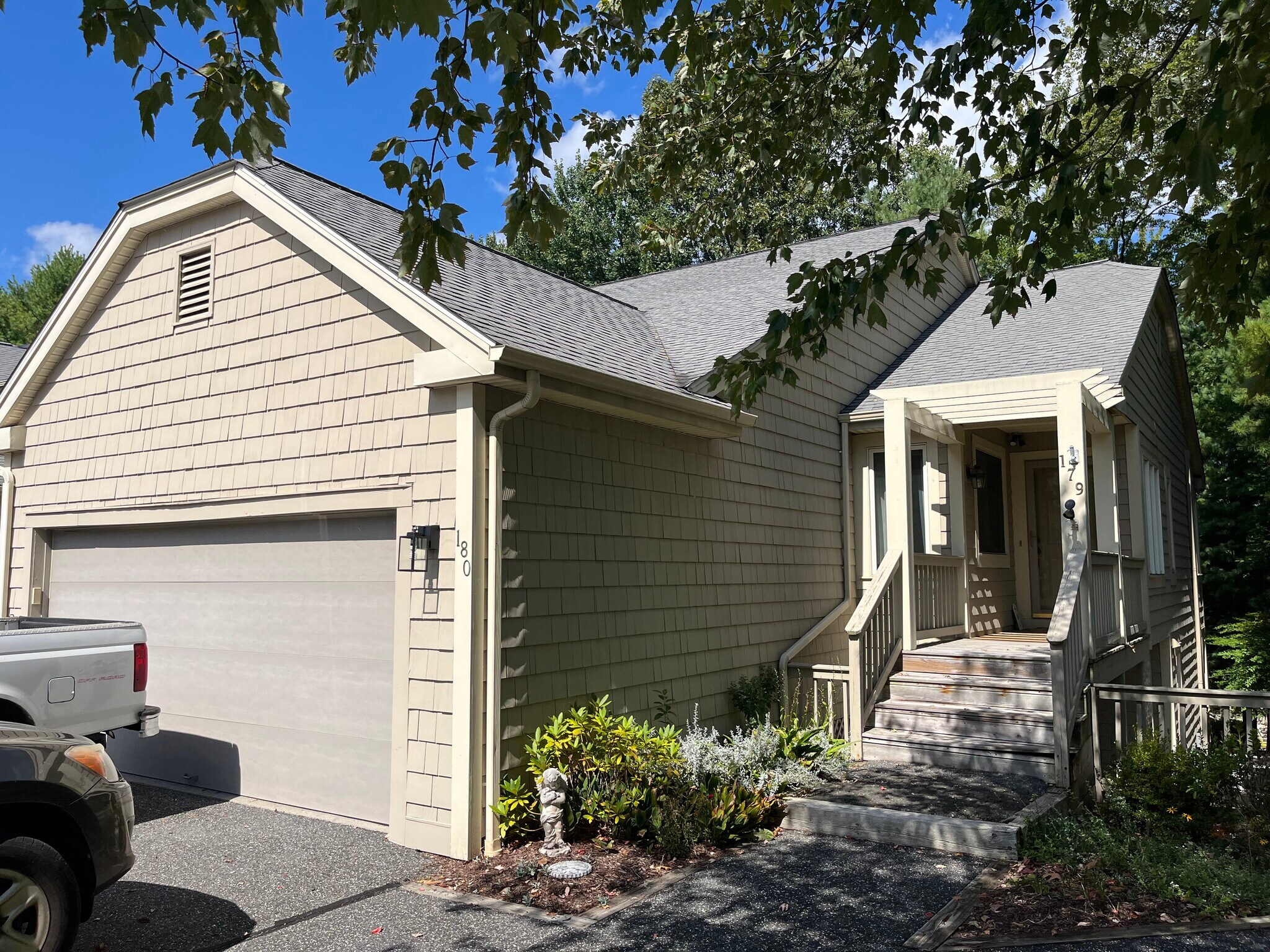 Building Photo - 12 Boulevard Dr