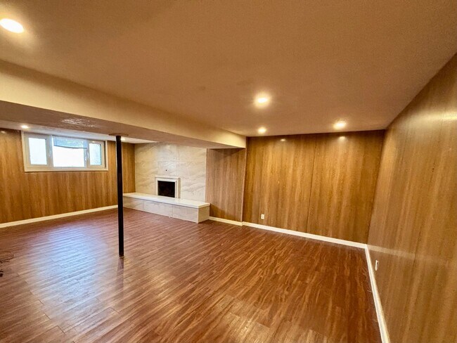 Building Photo - 13815 West Cir