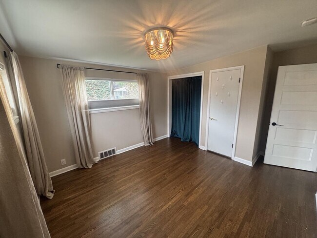 Building Photo - Spacious 3 Bed 2 Bath in the heart of Littleton