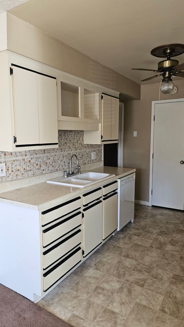Building Photo - Condo with Garage, Private Patio & Unfinished Basement