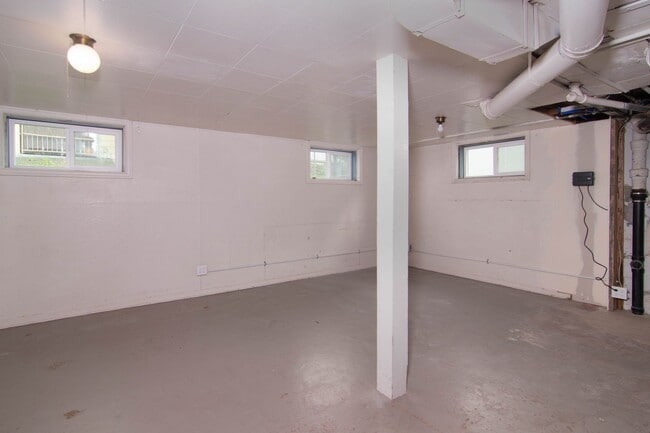 Building Photo - Fully updated 2 Bed 1 Bath Valley home.  H...