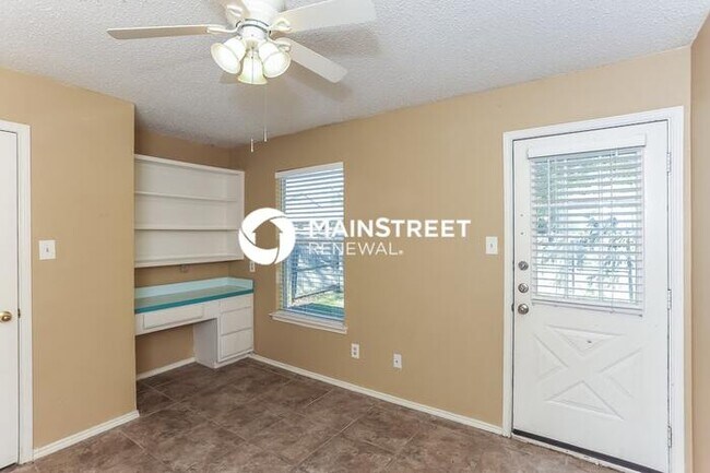 Building Photo - 4 Bedroom Pet-Friendly Home in Arlington, TX with Main Street Renewal