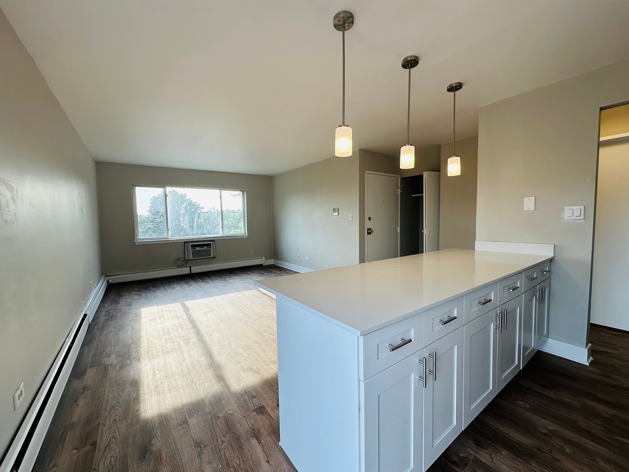 Building Photo - 406 Inland Dr