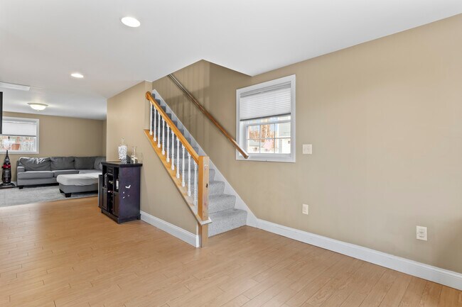 Building Photo - 60 Merrifield Ct