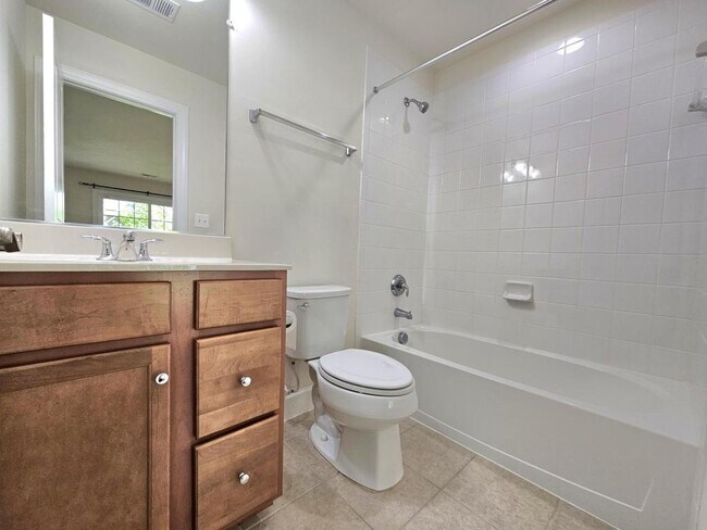 Building Photo - 8820 Englewood Farms Dr