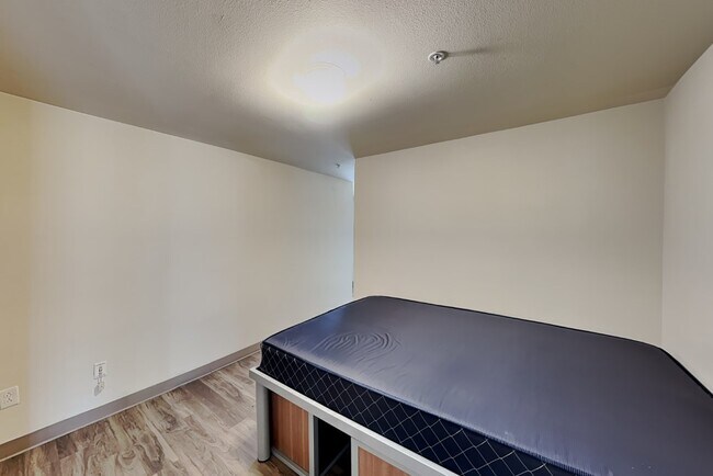 Building Photo - 215 Stanton Ave