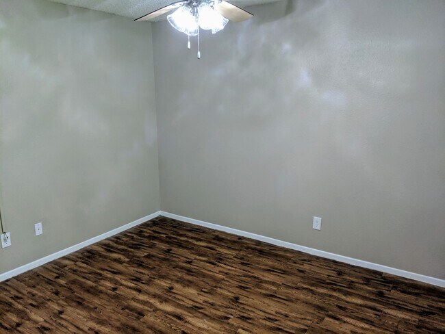 Building Photo - 1517 Summer Stone Dr