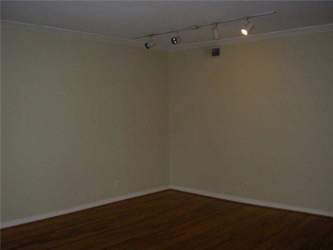 Building Photo - 3208 Cole Ave