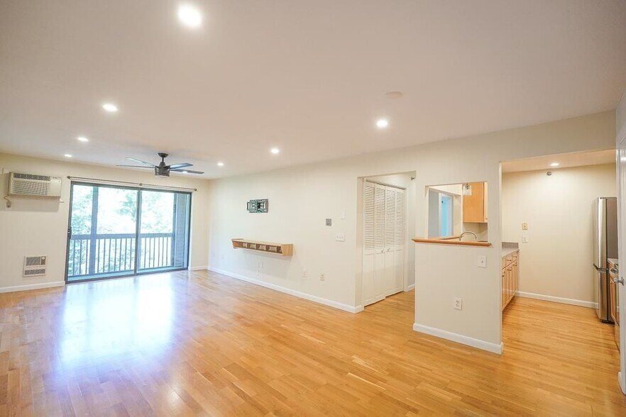 Building Photo - 500 Candlewood 38