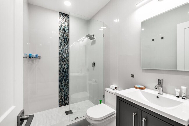 Building Photo - 1634 SW 4th Ave