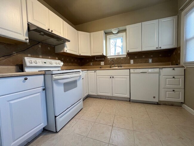 Building Photo - 125-131 Chase Rd