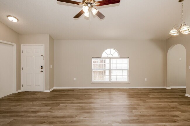 Building Photo - 10613 Opus Dr