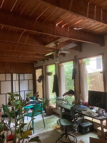 solarium - 341 Glendale Ave NE
