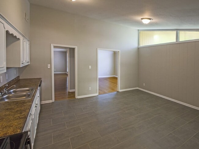 Building Photo - NEWLY UPDATED Mid-Century Mod home with 2 beds, 2 baths.