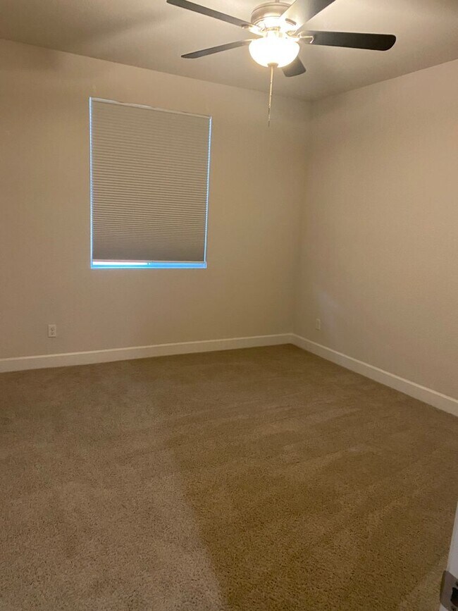 Building Photo - Stop the car