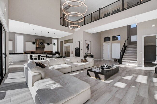 Building Photo - Mesa Ridge Luxury Oasis Feathertop