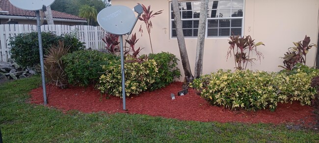 Building Photo - 3720 Coral Hills Dr
