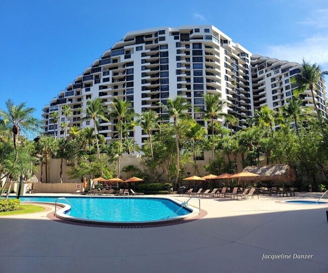 Building Photo - 540 Brickell Key Dr