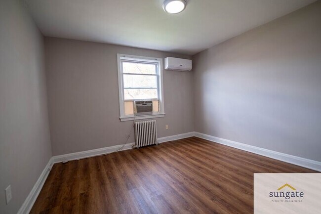 Building Photo - 1410 Dartmouth Ave