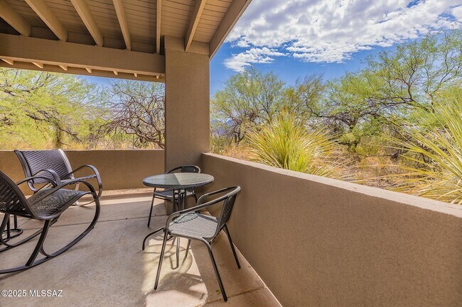 Building Photo - 5855 N Kolb Rd