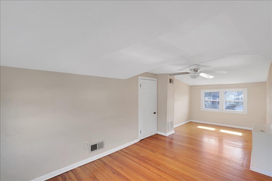 Upstairs bedroom - 614 Merwin Ave