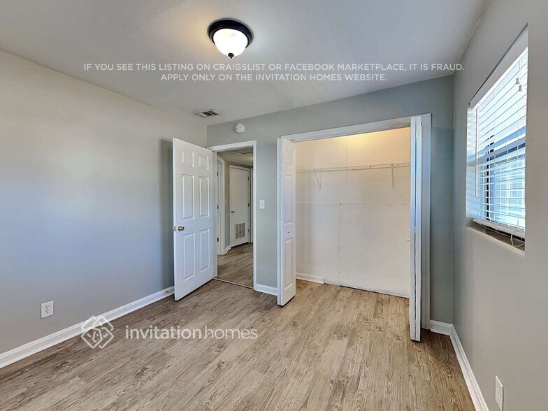 Building Photo - 429 7th St N