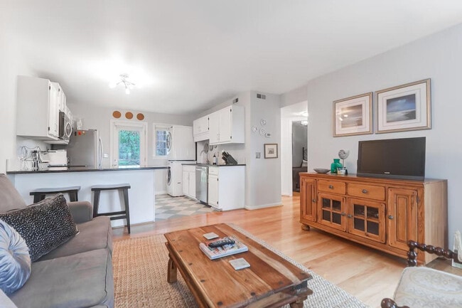 Building Photo - 412 St Charles Ct