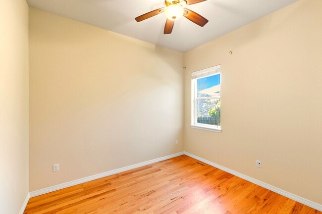 Building Photo - Beacon Point 5 Bedroom Ranch, 3-Car Garage...