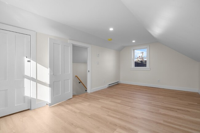 Building Photo - 17 Bridge St