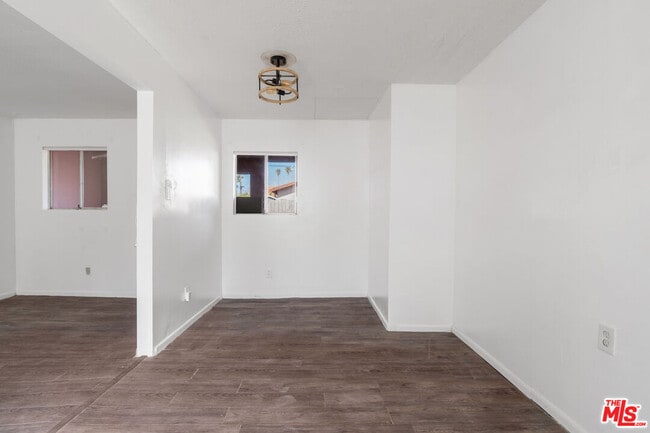 Building Photo - 932 1/2 California Ave