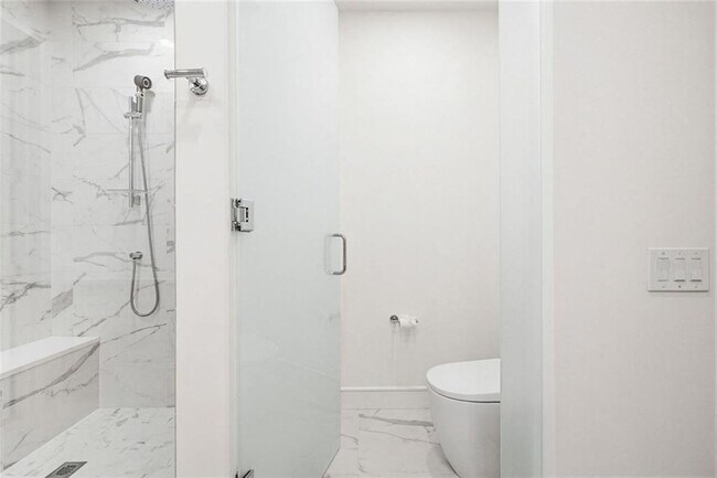 Building Photo - 2425 Peachtree Rd NE